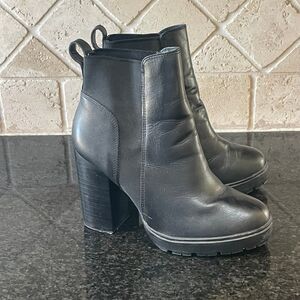 Size 9.5 Steve Madden Boots Womens Laughter Chelsea Ankle Booties Heels Black